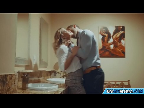 ❤️ Калі грудастая бландынка спакушае цябе ў грамадскім туалете ❤️ Якаснае порна у нас ❌❤